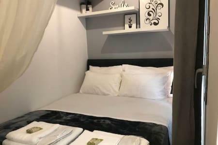 Cozy Studio 50M From Sea 아테네 외부 사진