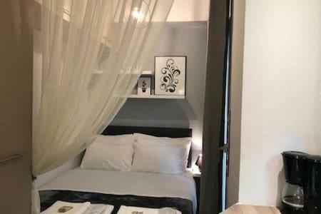 Cozy Studio 50M From Sea 아테네 외부 사진